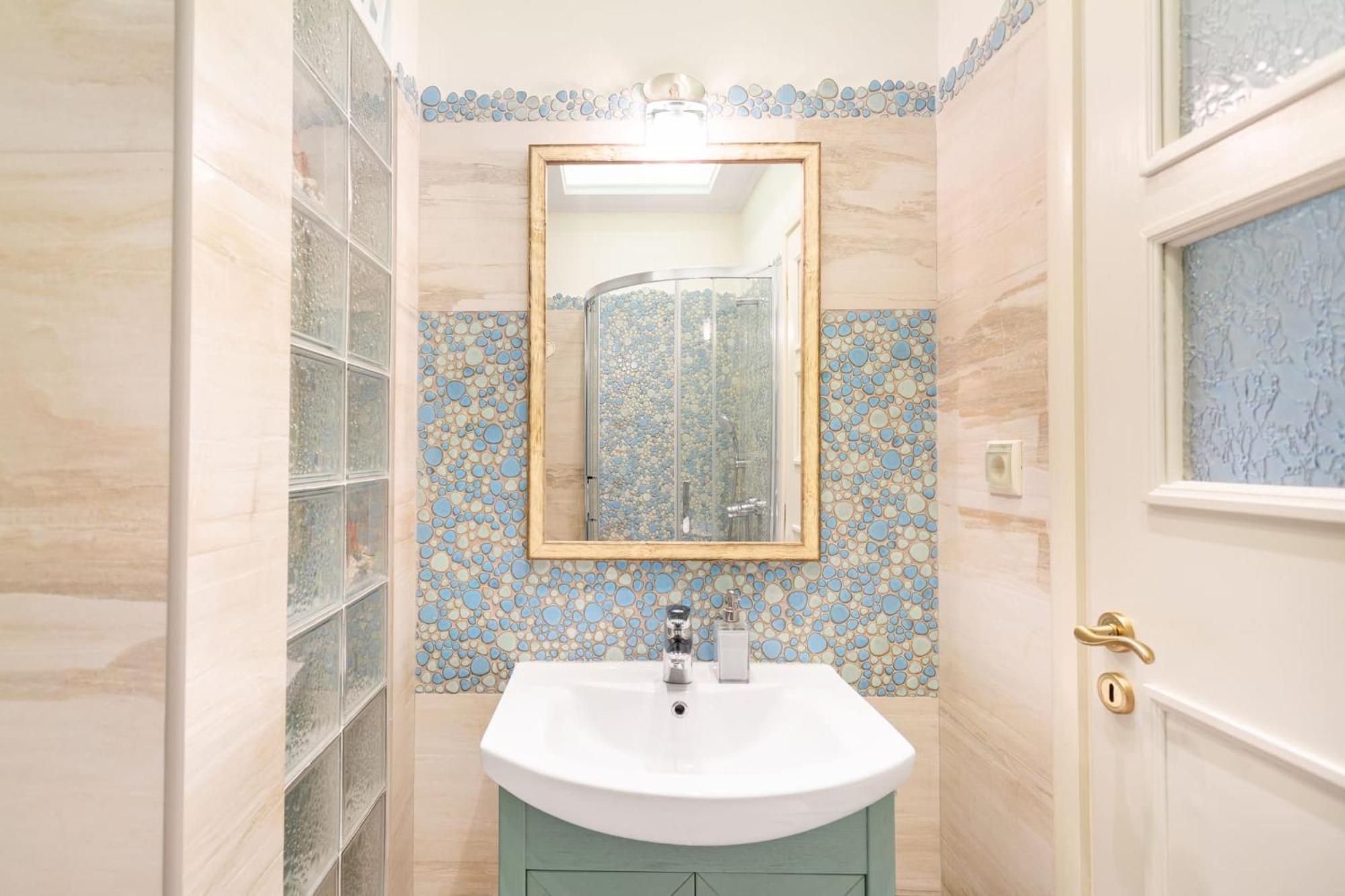 Bright, Calming Retreat With A Balcony Near Metro! Apartment เอเธนส์ ภายนอก รูปภาพ