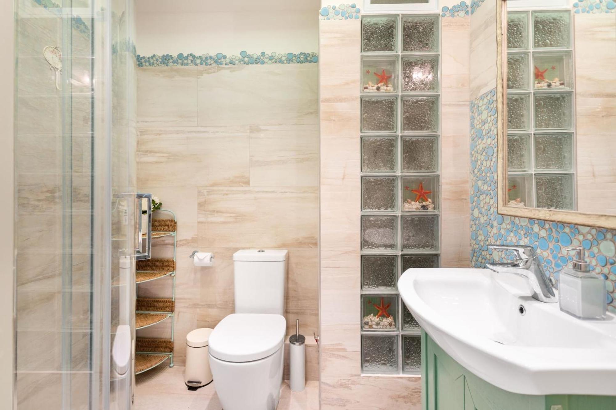 Bright, Calming Retreat With A Balcony Near Metro! Apartment เอเธนส์ ภายนอก รูปภาพ